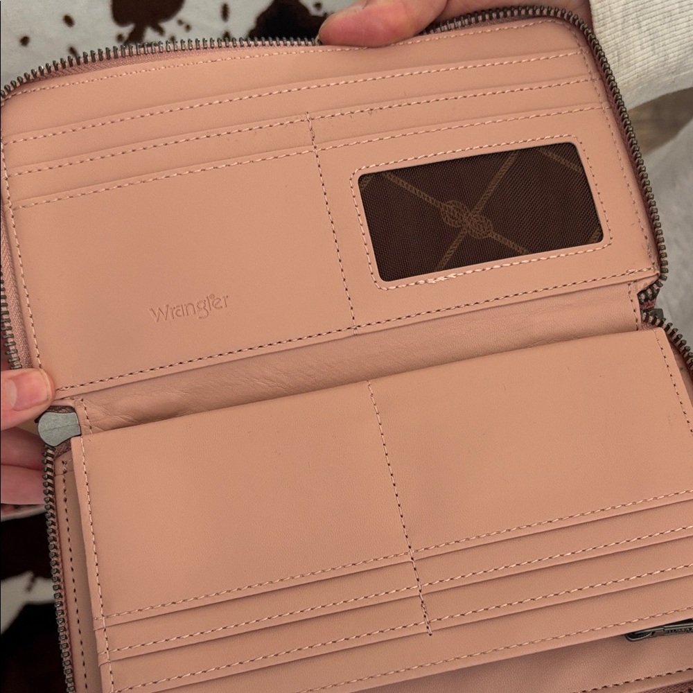 Wrangler Pink and Tan Aztec Satchel with Detachable Strap - Picture 4 of 4